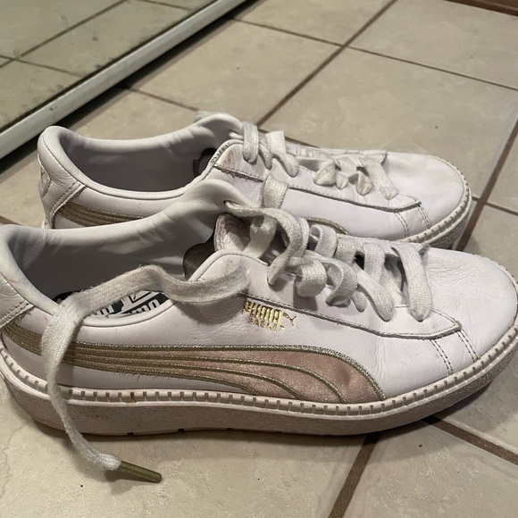 Puma platform sneaker, with gold stripe. - Picture 2 of 6